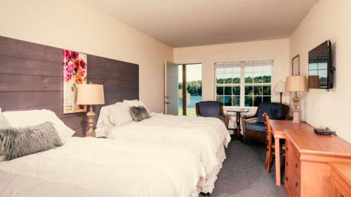 Wolfeboro Hotel | Crescent Lake Inn and Suites