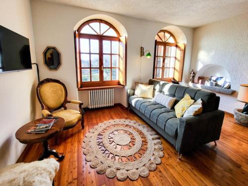 Saint-Pierre Apartment | Cretallaz - Rustic chic with castle view, free parking and WiFi
