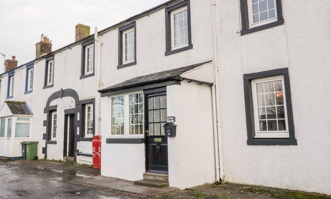 Wigton Cottage | CRINAN COTTAGE, family friendly, with open fire in Carlisle