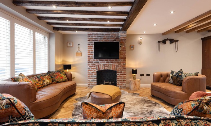 Canterbury House | Crippens, Scrumdiddlyumptious, Historic, Wood Fire,Parking, EV, Dead Center