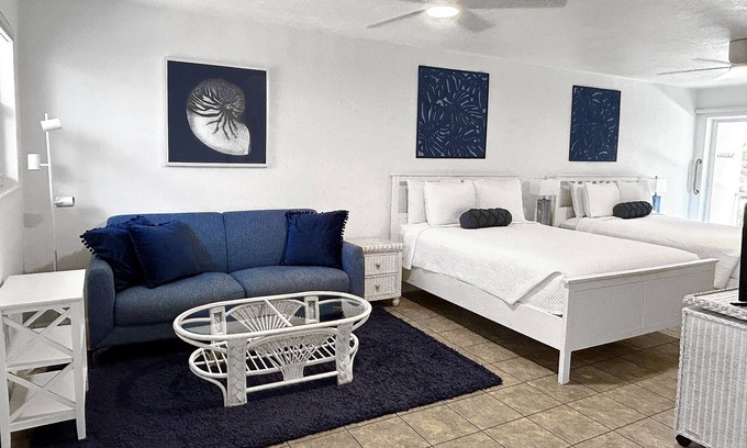 Key Colony Beach Apartment | Crisp & Clean Condo, Steps to Beach & Pool in Key Colony Beach - Ground Floor