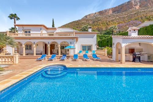 Ermita Villa | Cristina