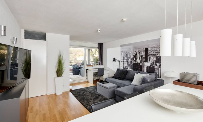 Universitat Apartment | Criston Apartments - Kliniknah mit Großer Terrasse