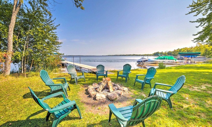 Crivitz Cottage | Crivitz Lakefront Escape w/Boat Dock & Slip!