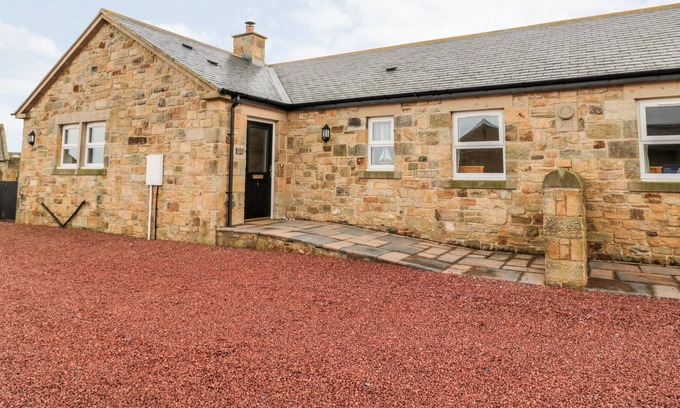 Chathill Cottage | CROFT COTTAGE, family friendly, character holiday cottage in Lucker