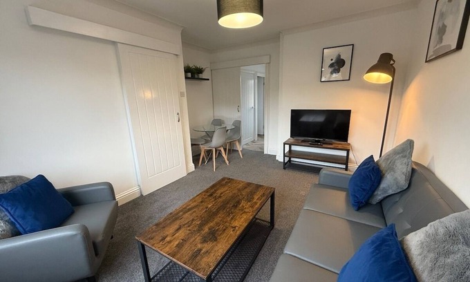 Blaydon on Tyne House | Cromwell-2 Bed House Great for Contractors with Drive+WiFi