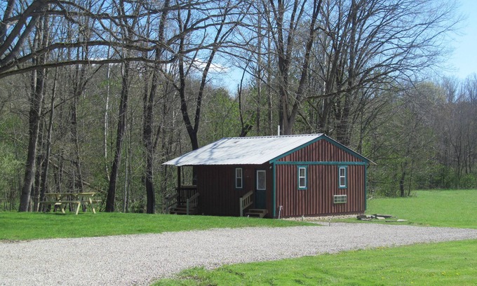 Logan Cabin | Crooked Creek Oasis -Little cabin on the creek -Hocking Hills area