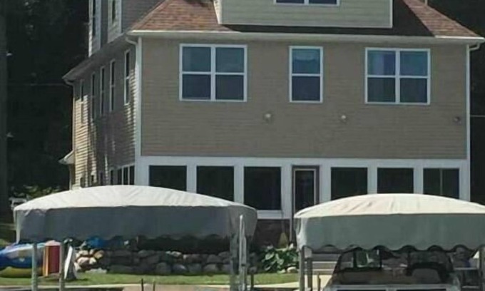 Angola Cottage | Crooked Lake - nice for big families! Near Pokagon