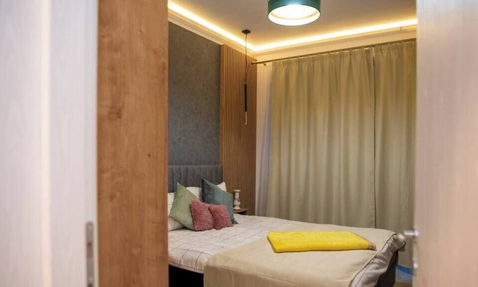 Busteni Apartment | Cross Caraiman View 1