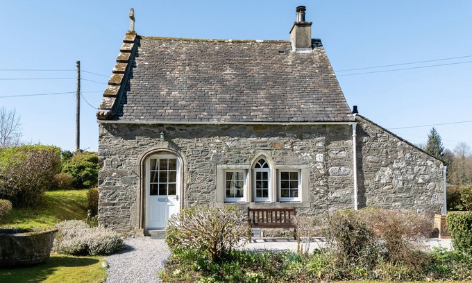 Gatehouse-of-Fleet Cottage | Cross Cottage - a house that sleeps 2 guests in 1 bedroom