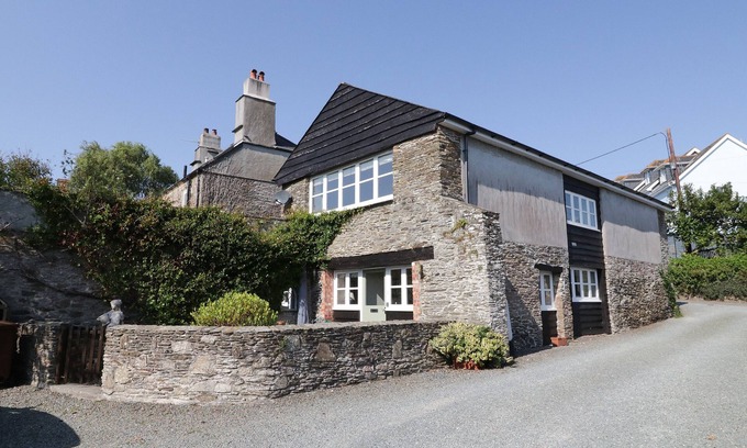 Loddiswell Cottage | CROSSCOMBE BARN, pet friendly, with open fire in Loddiswell