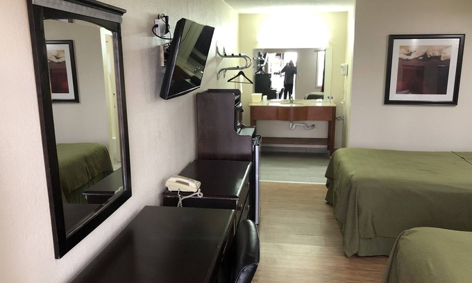 Lebanon Hotel | Crossroads Inn