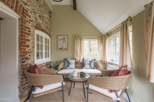 Faversham House | Crow Cottage by Bloom Stays