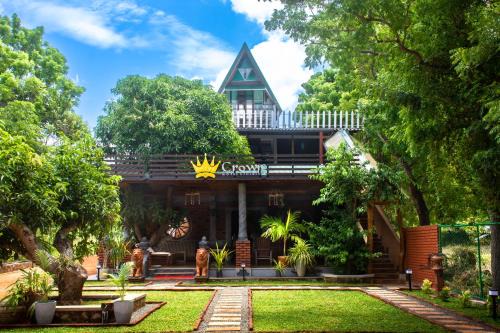 Inamaluwa Hotel | Crown Hotel Sigiriya