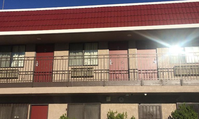 Oakland Hotel | Crown Lodge Motel