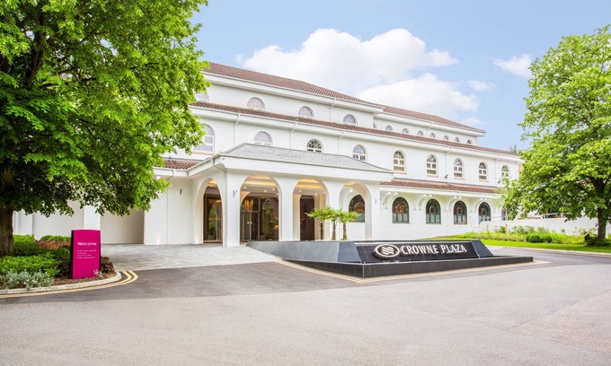 Seer Green Hotel | Crowne Plaza Gerrards Cross by IHG