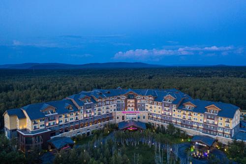 Changbai Mountain North Slope Resort | Crowne Plaza Resort Changbaishan Hot Spring by IHG