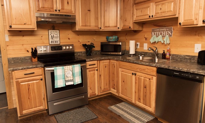 Paducah Cabin | Crowns' Cabin at Ramp 11 Retreat by Concord Sun