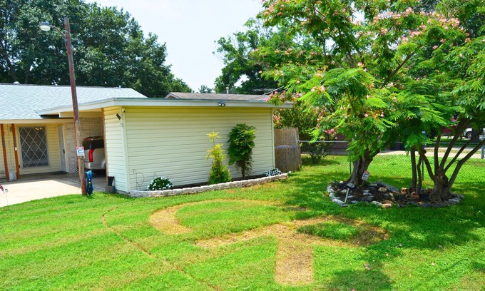 Harlandale House | CRWorld Adventure Full Home/Duplex