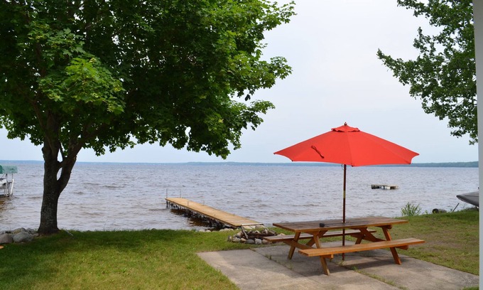 Cheboygan House | Crystal Clear Water, Beautiful Sunrises and Quiet Tranquility