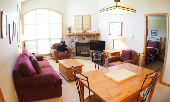 Sun Peaks Apartment | Crystal Forest #66 By Bear Country