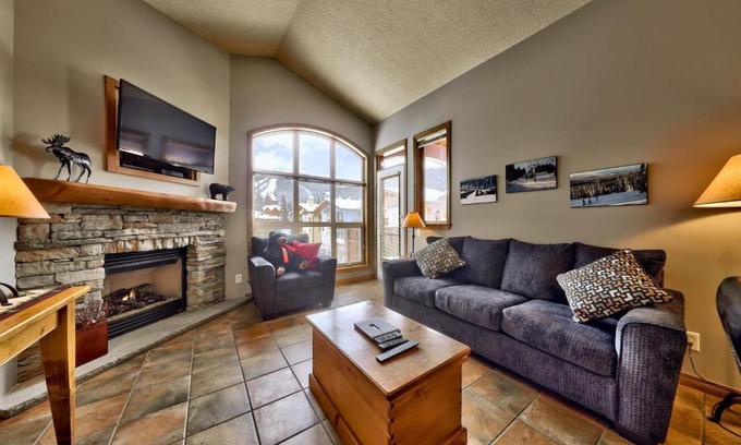 Sun Peaks Apartment | Crystal Forest #72 By Bear Country