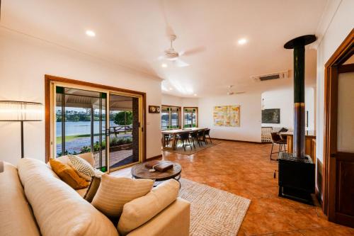 Yamba House | Crystal Palms - LJHooker Yamba
