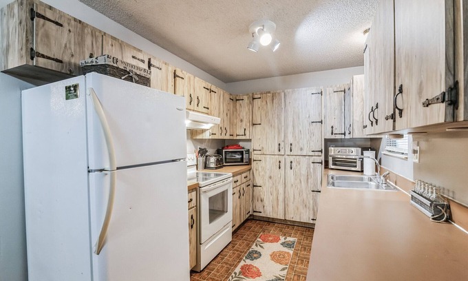 Crystal River Cabin | Crystal River Retreat 2BR/2BA