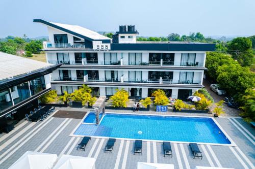 Nagoa Hotel | Crystal Village