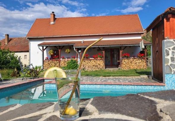 Cered House | Csengettyűs Vendégház