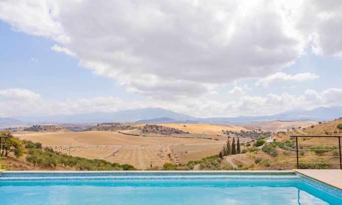 Cartama Cottage | Cubo's Casa Rural Vistabella Cartama /infinity pool /views