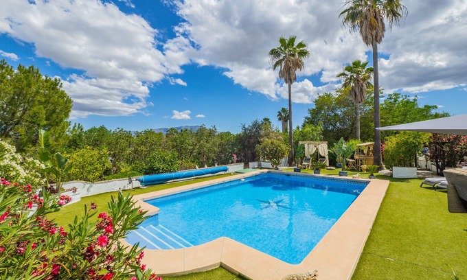 Coin Cottage | Cubo's Rural Casa Christoria/private pool/free wifi/pet friendly