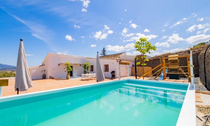 Coin House | Cubo's View Mountain El Ventorrillo House