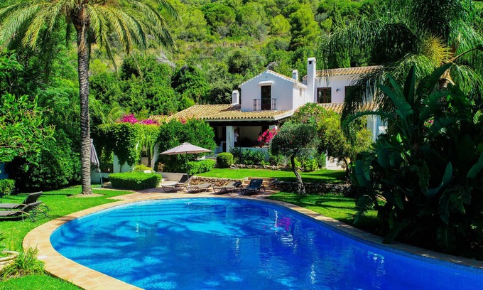 Coin Villa | Cubo's Villa Las Lagunas de Azahar/free wifi/high privacy/private pool