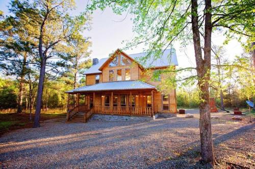 Hochatown House | Cul-de-sac Cabin - Pool Table-Hot tub-Pet Friendly