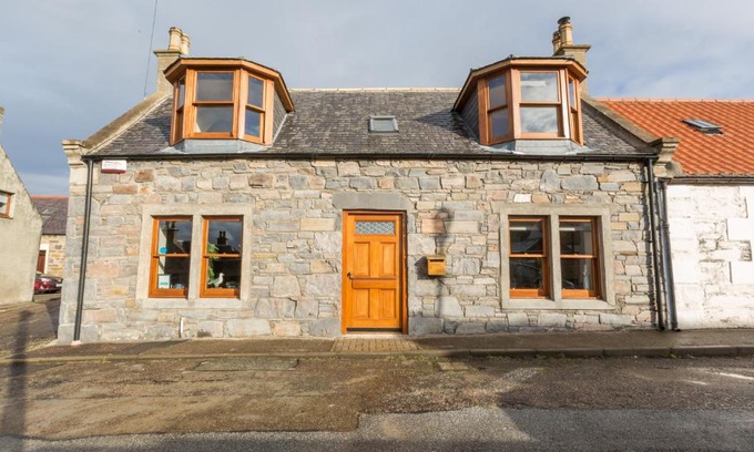 Cullen House | Cullen 117 Seatown With Sea Views