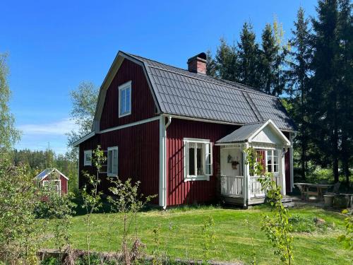 Ostra Amtervik House | Cultural Cottage By Lake Fryken In Värmland