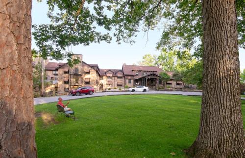 Revelo Resort | Cumberland Falls State Resort Park