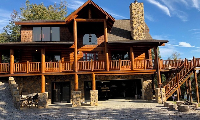 Nancy House | Cumberland Haven! One mile to Cumberland Point boat ramp and park.