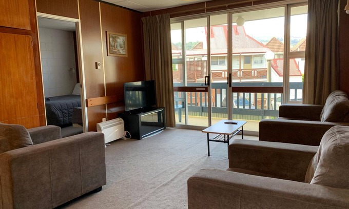 North Dunedin Apartment | Cumberland Motel