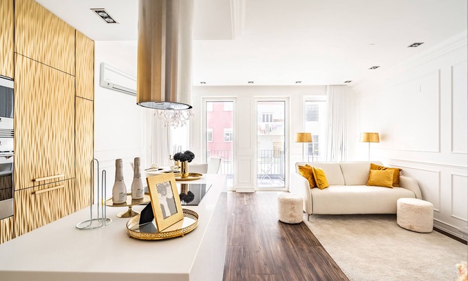 Santa Engracia Apartment | Curcumin Gold Apartment, AC, Wifi !new!