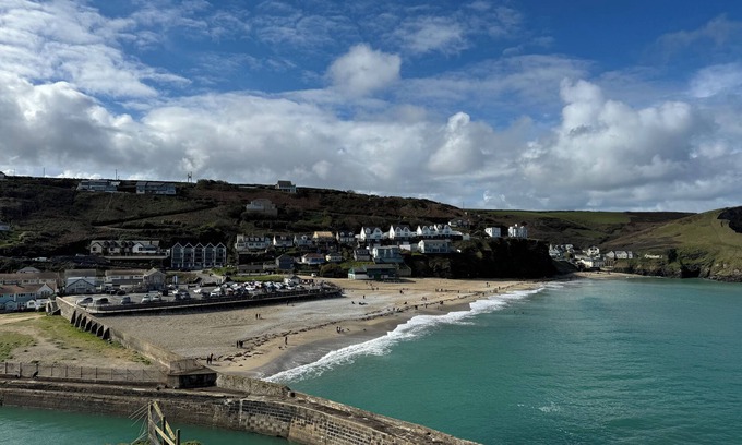 Portreath House | CURNOWS, pet friendly, country holiday cottage in Portreath