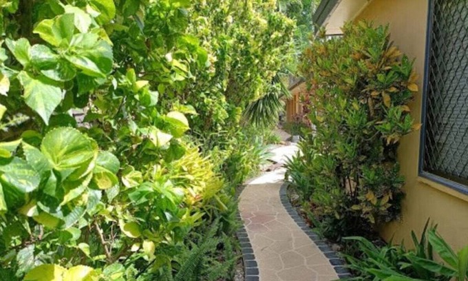 Currumbin Waters House | Currumbin Creek Front - Tropical & Private with Pool