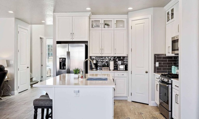 Sienna Hills House | Curtis Ladera RV PAD, Basketball Hoop, Community Pool