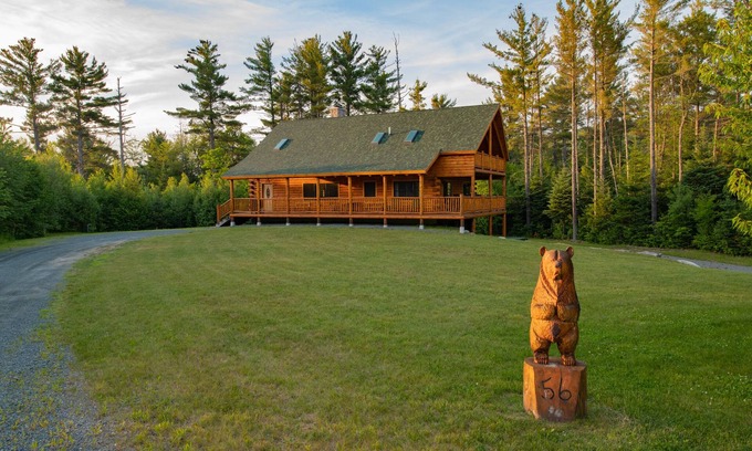 Twin Mountain Cabin | Custom Built Log Cabin Mt Washington, Bretton Woods Cannon Franconia 3 King beds