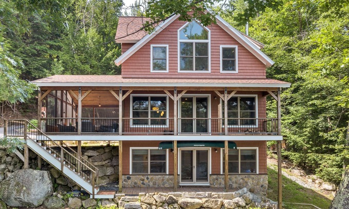 Meredith House | Custom Lake Winnisquam Home For 12