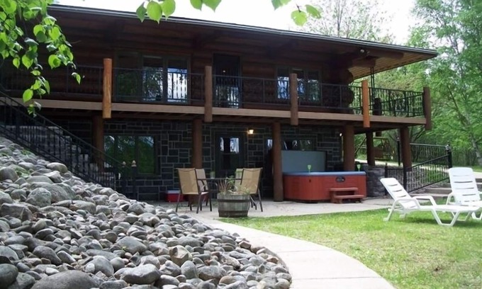 Biwabik House | Custom Log Lake House on Wynne Lake with Pontoon Boat. Summer 1 week Sat to Sat