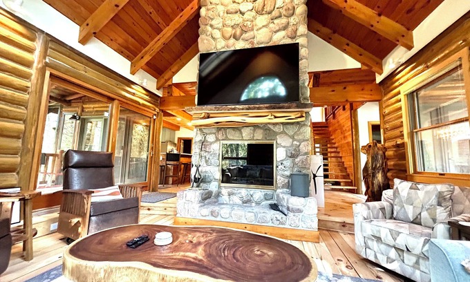 Mayfield Cabin | Custom River Front Property on 10 Acres, Sleeps 19