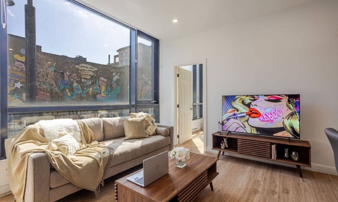 Downtown Montreal Apartment | Cute 1BDR Apt on Bishop St- Heart of MTL