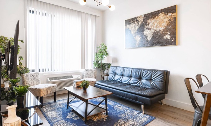 Elizabeth Apartment | Cute 1BR Next to Airport 6605